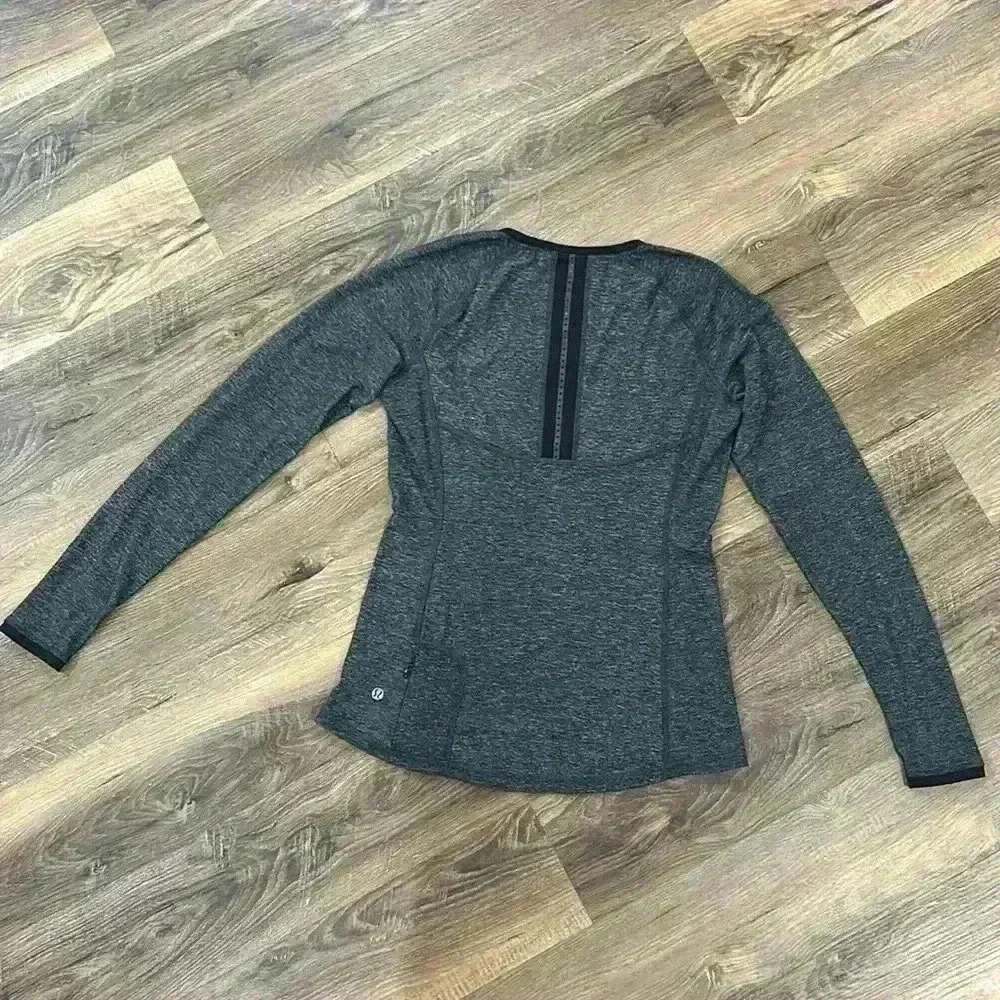 Lululemon Women’s Pace Pusher long sleeve shirt black/gray with back pocket sz8 - Picture 10 of 16
